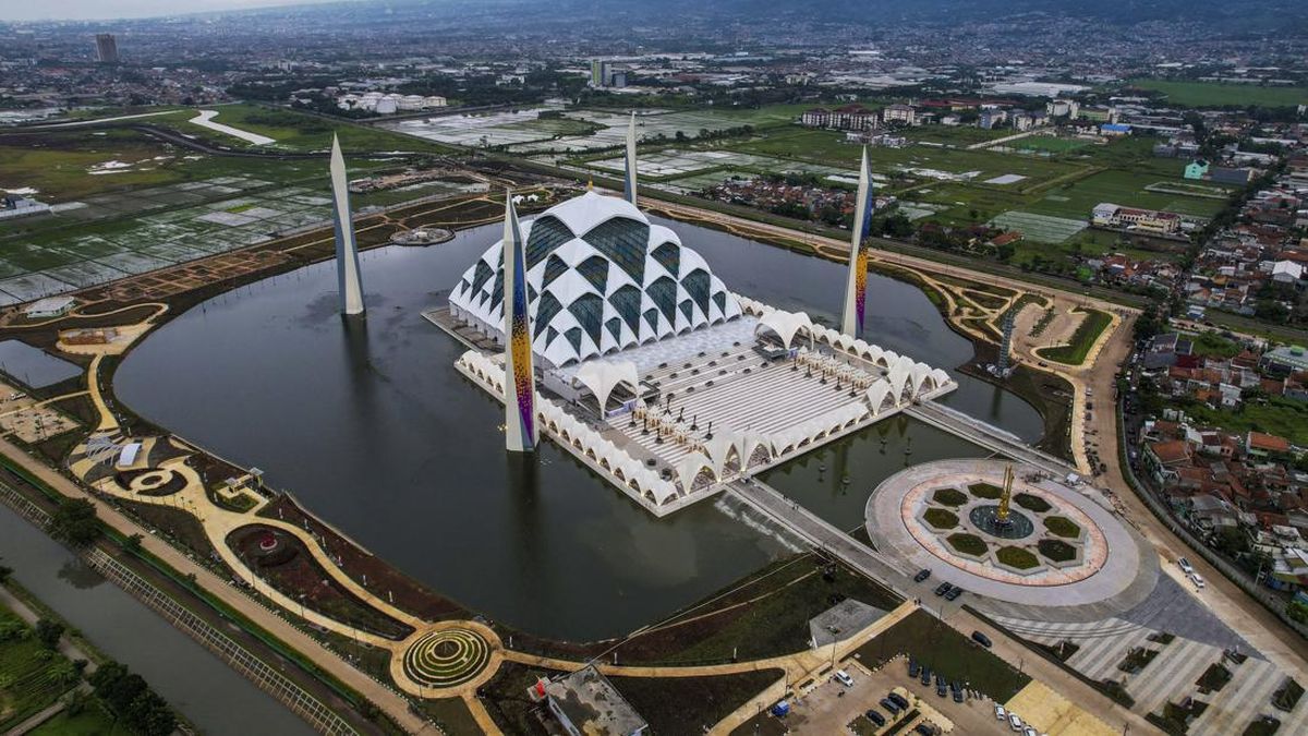 Masjid Al Israa: Tempat Ibadah yang Menyatu dengan Kehidupan Warga Cilacap